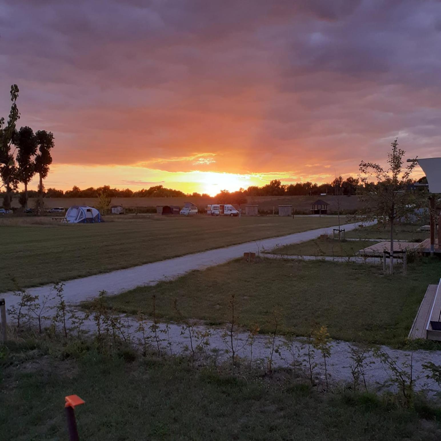 De Hazelaarshof Luxe Glampingtent Bij Natuurgebied De Millingerwaard Kekerdom Екстер'єр фото